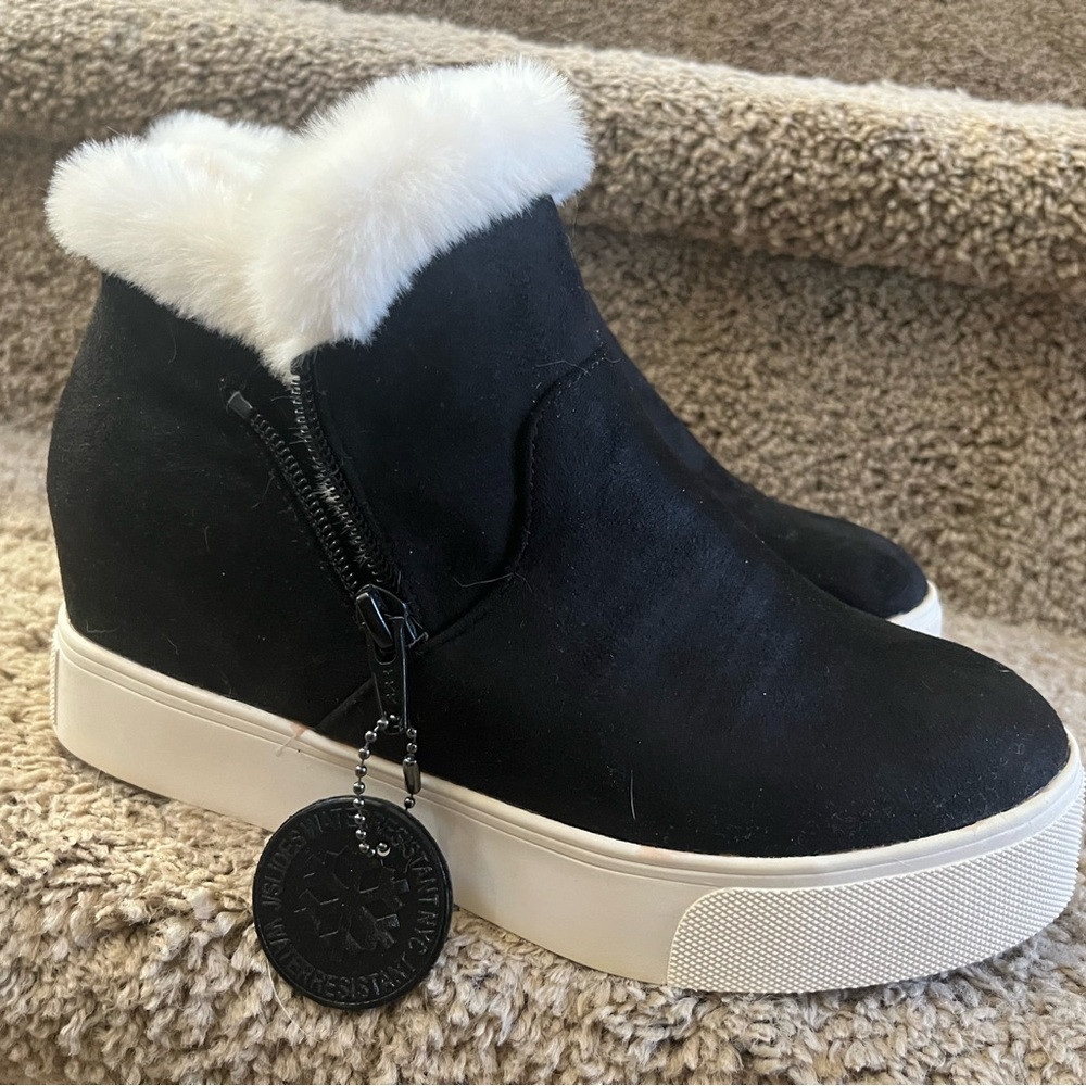 J Slides Black and Cream Fur-Lined Ankle Boots